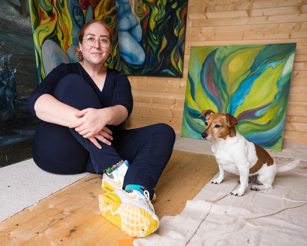 Olivia Mansfield Outdoor Studio Shot