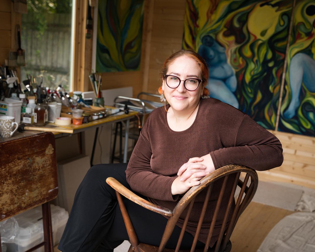 Olivia Mansfield Sat In The Studio